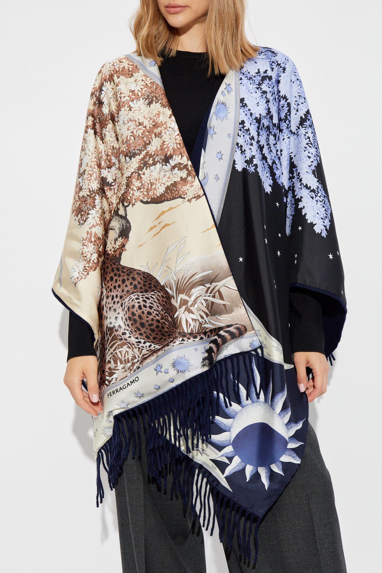 ポンチョ・ケープ SALVATORE FERRAGAMO EMBROIDERED WOOL REVERSIBLE CAPE Ferragamo Embroidered Wool Cape | italist